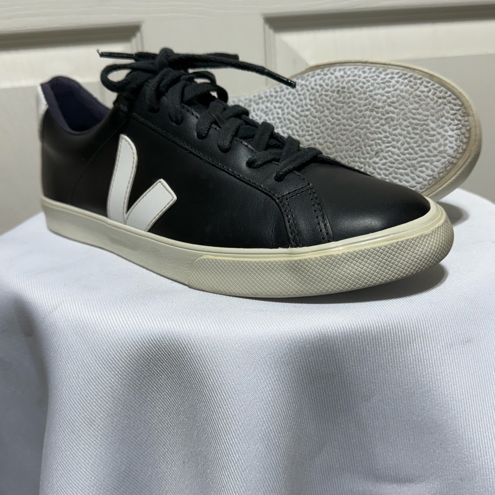 VEJA Campo Chromefree Leather Minimalist Sneakers Black/White Women’s Size 9